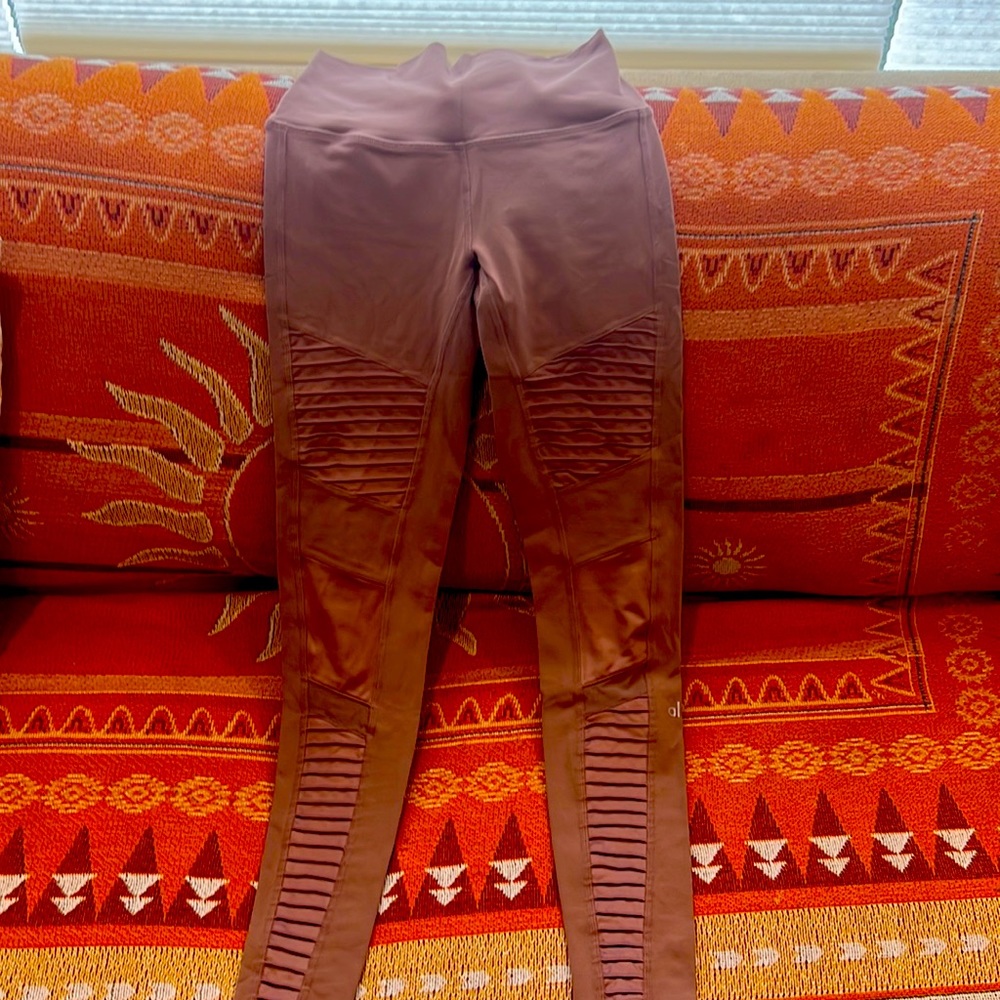 Alo leggings color rose size small